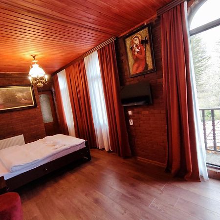 ホテル Chateau Chikovani Gordi エクステリア 写真