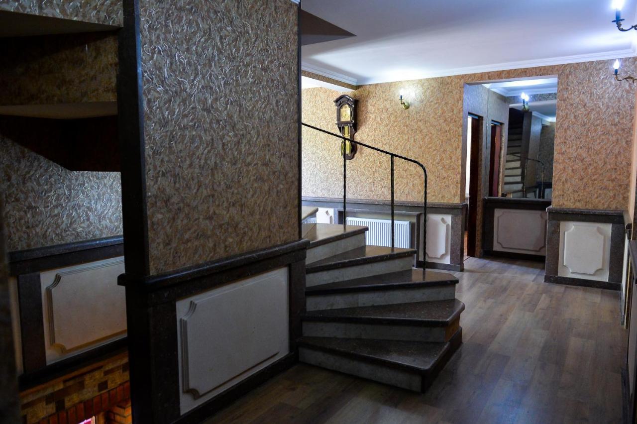 ホテル Chateau Chikovani Gordi エクステリア 写真