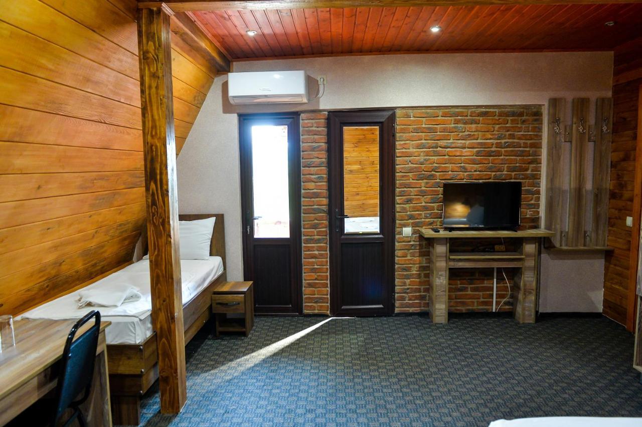 ホテル Chateau Chikovani Gordi エクステリア 写真