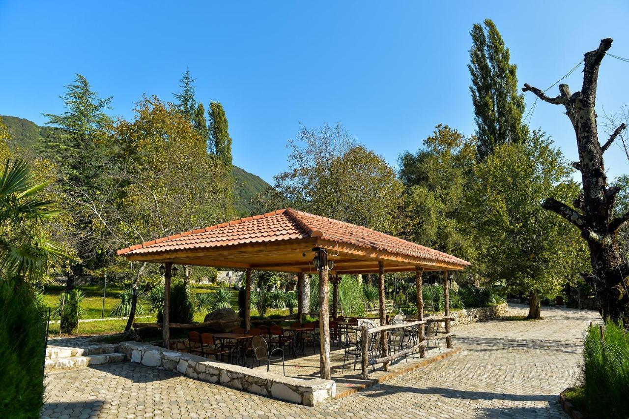 ホテル Chateau Chikovani Gordi エクステリア 写真