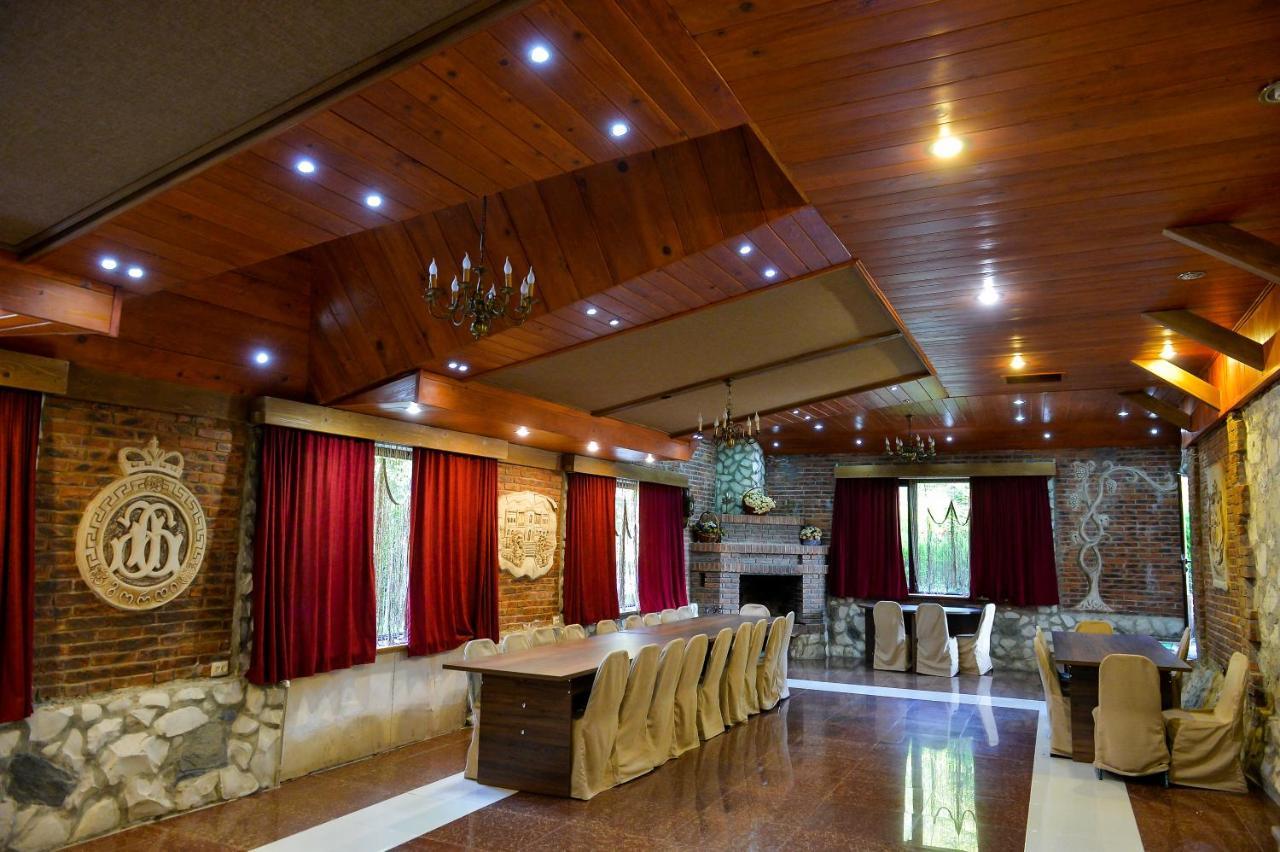 ホテル Chateau Chikovani Gordi エクステリア 写真