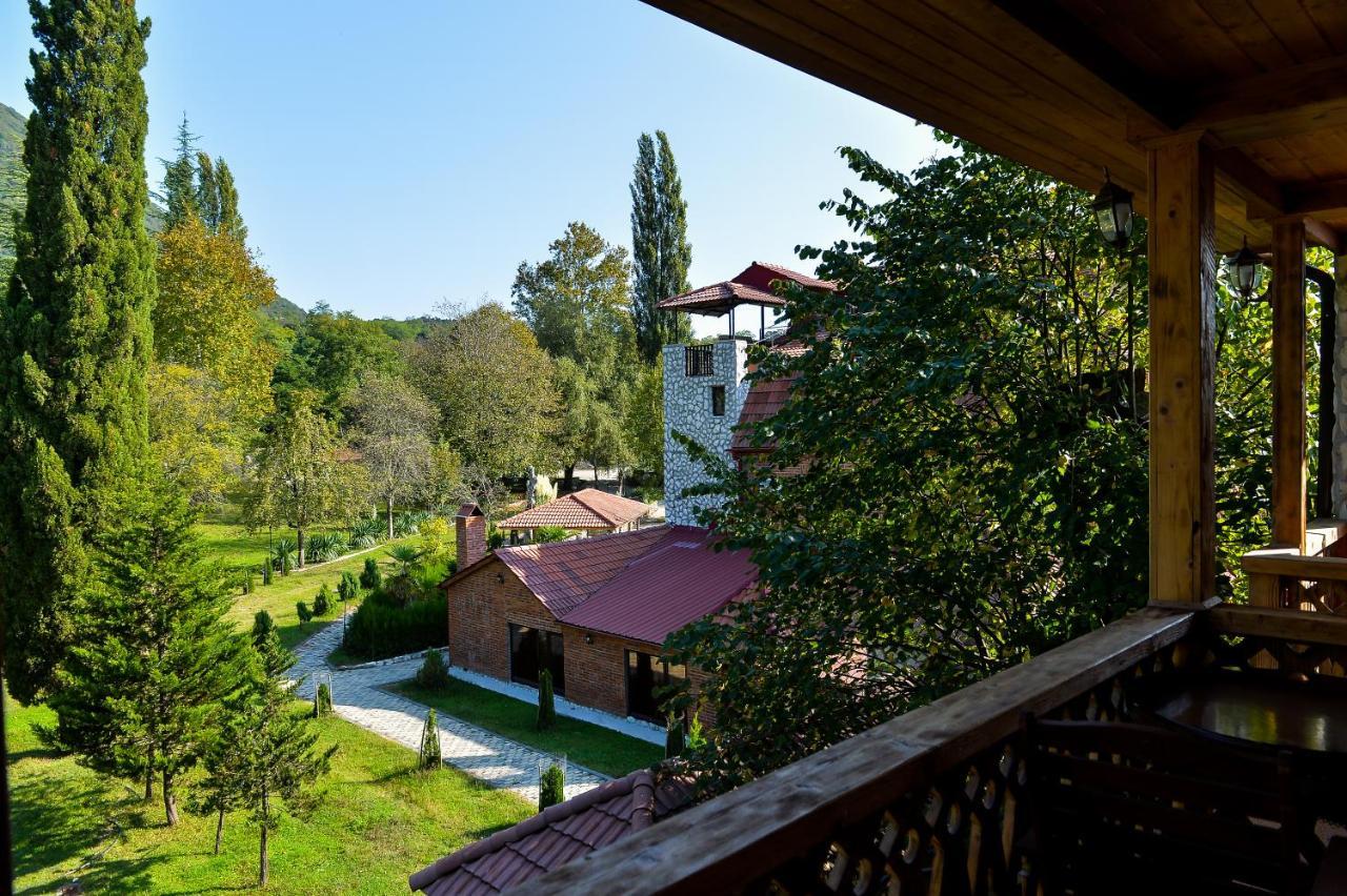 ホテル Chateau Chikovani Gordi エクステリア 写真
