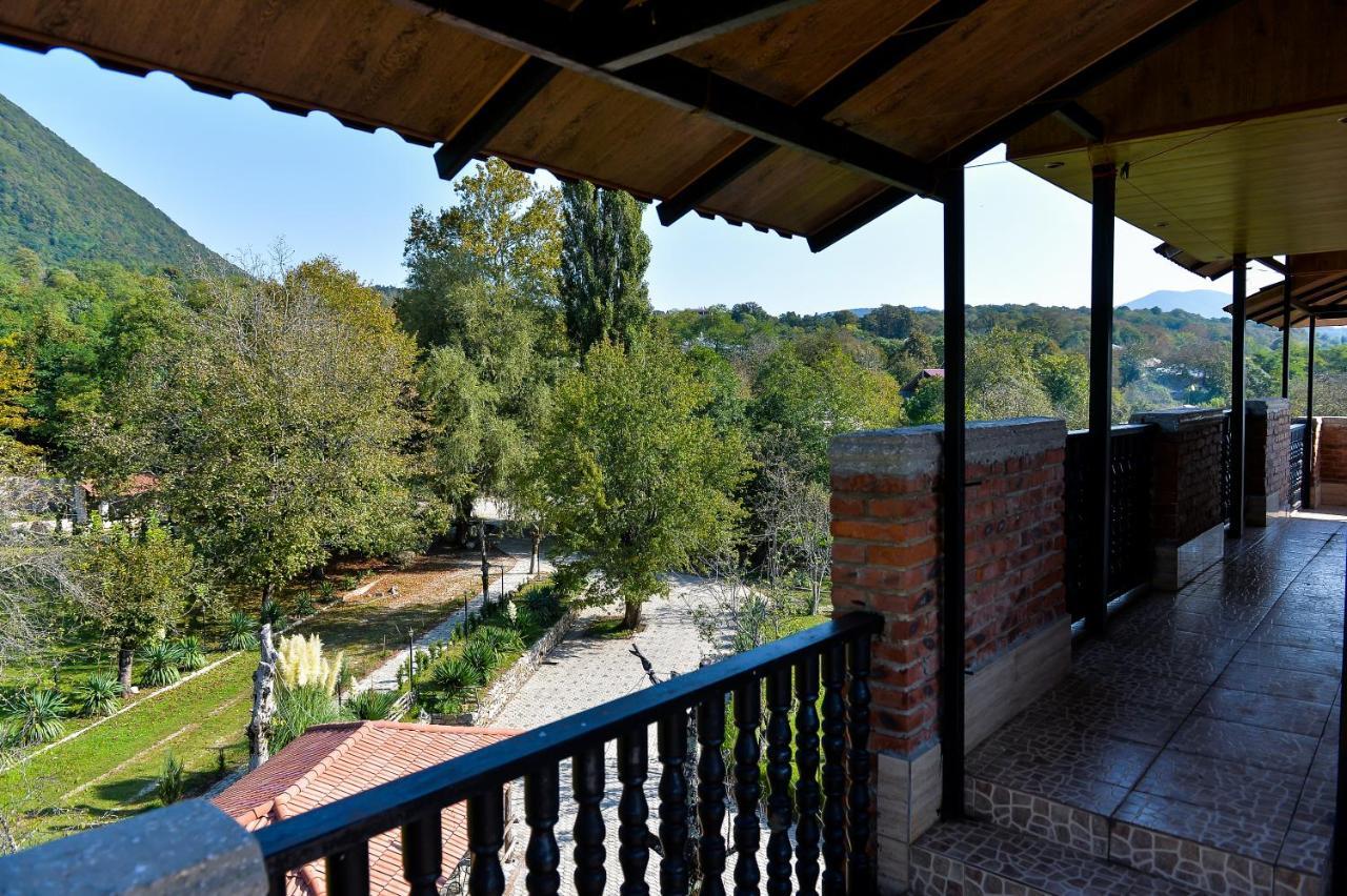 ホテル Chateau Chikovani Gordi エクステリア 写真