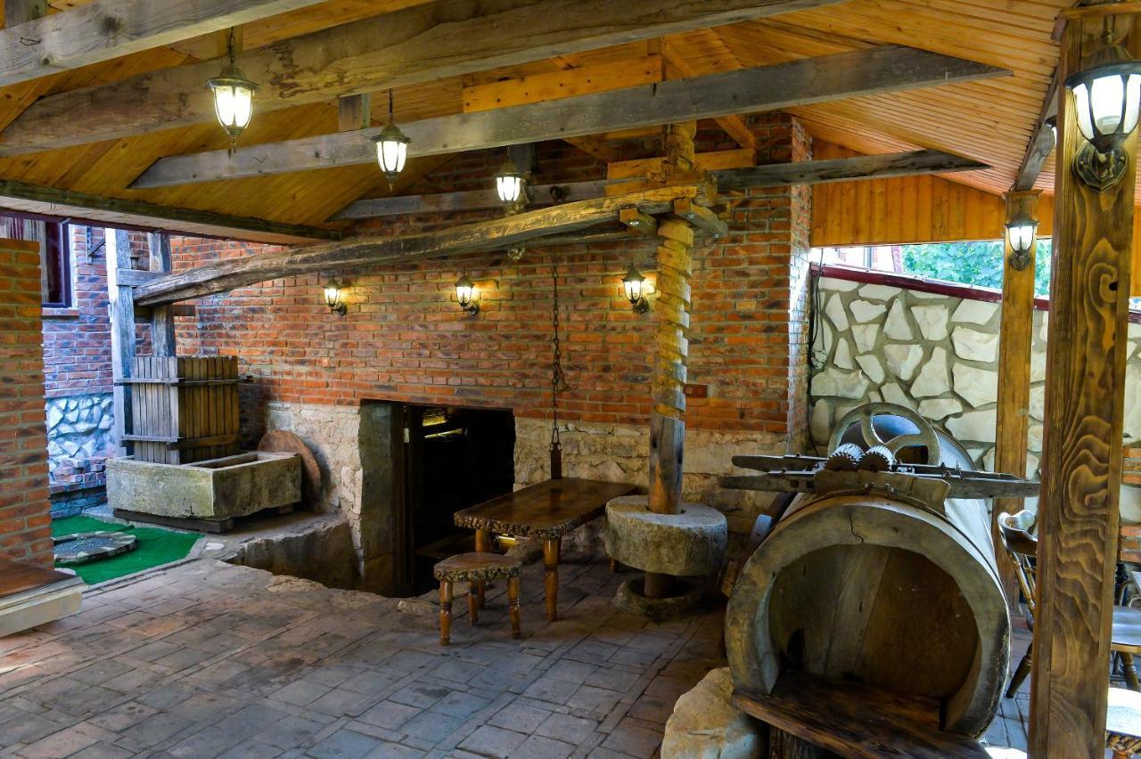 ホテル Chateau Chikovani Gordi エクステリア 写真
