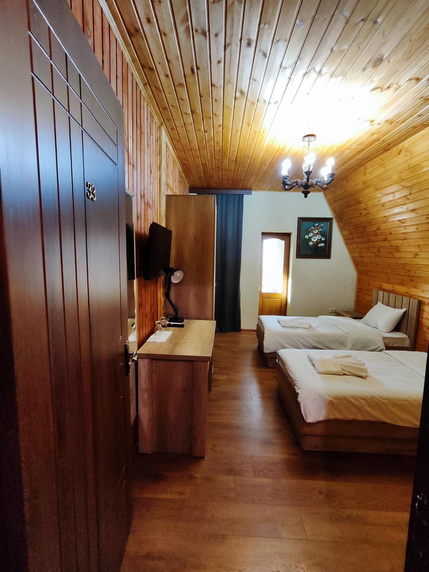 ホテル Chateau Chikovani Gordi エクステリア 写真