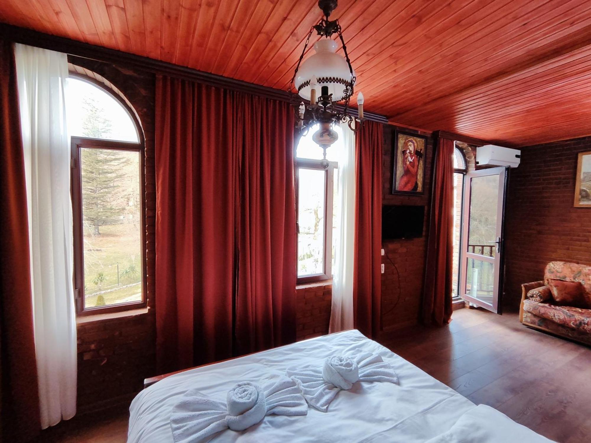 ホテル Chateau Chikovani Gordi エクステリア 写真