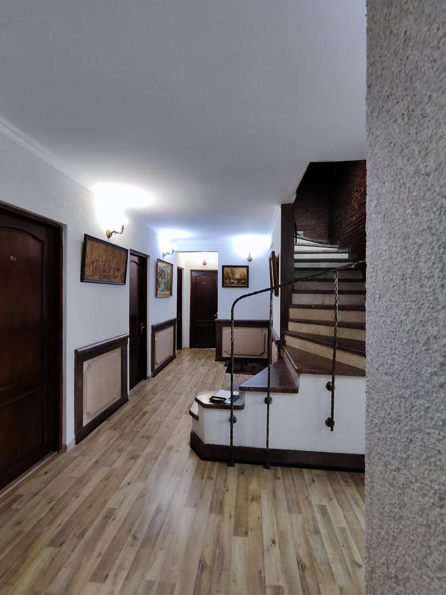 ホテル Chateau Chikovani Gordi エクステリア 写真