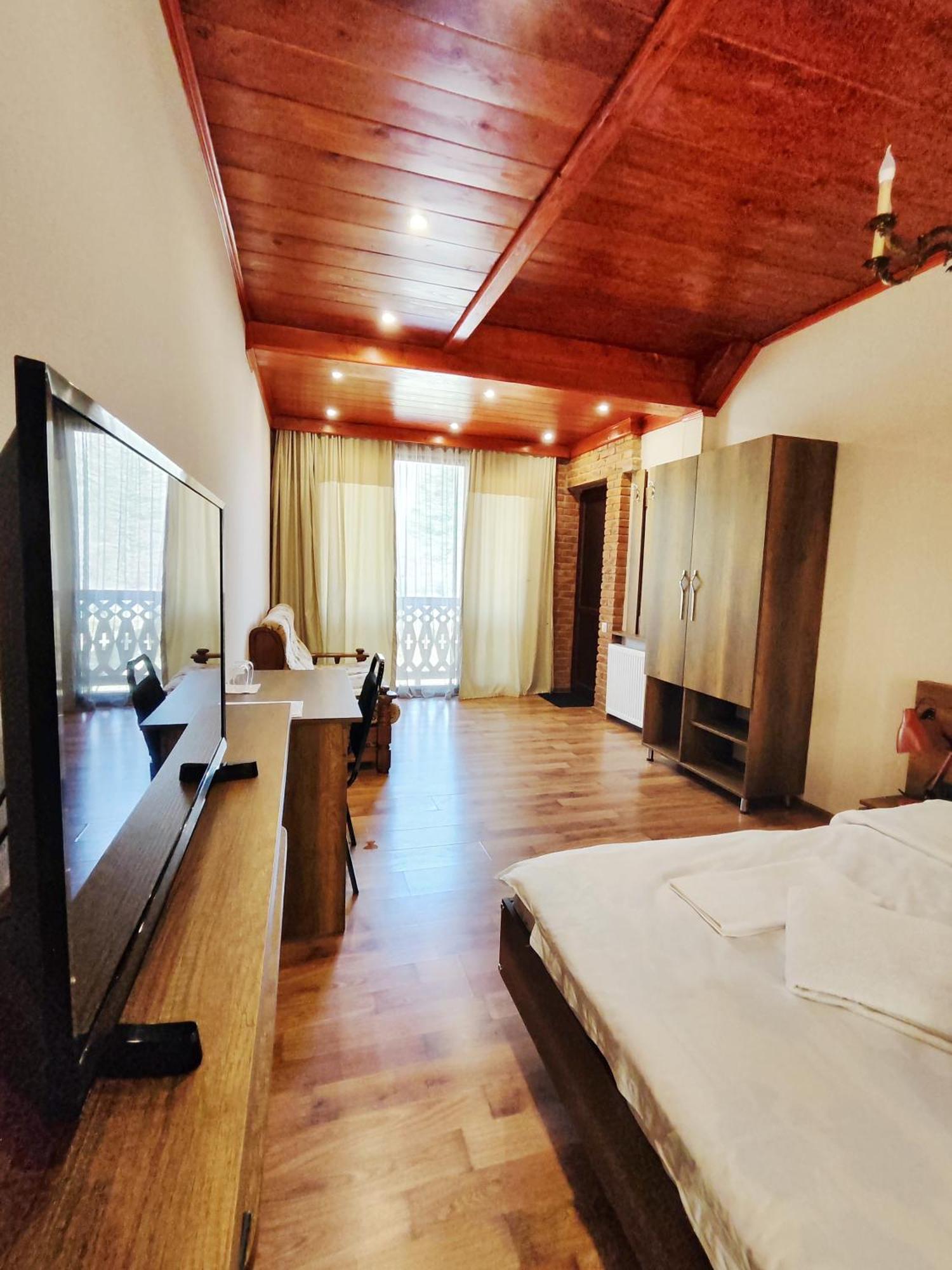 ホテル Chateau Chikovani Gordi エクステリア 写真