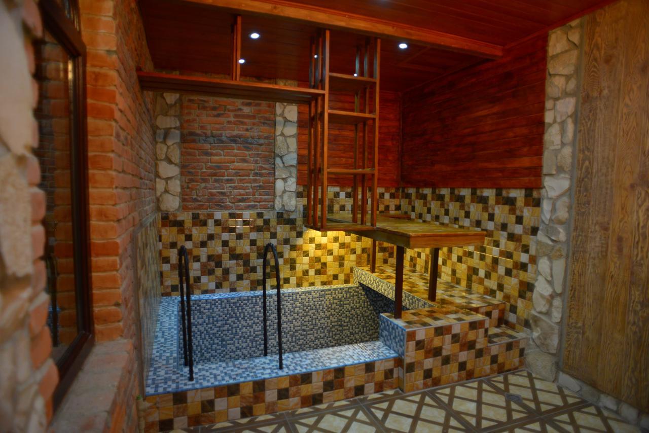 ホテル Chateau Chikovani Gordi エクステリア 写真