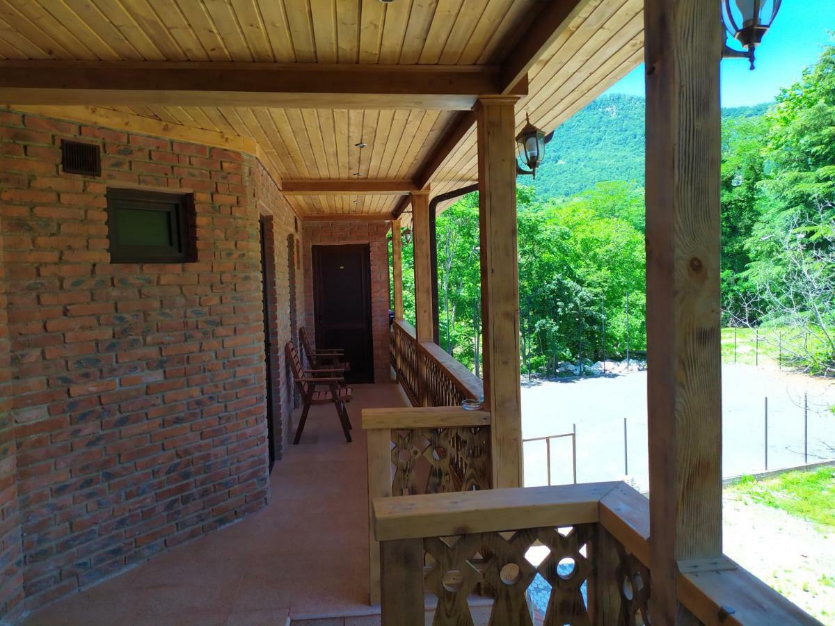 ホテル Chateau Chikovani Gordi エクステリア 写真